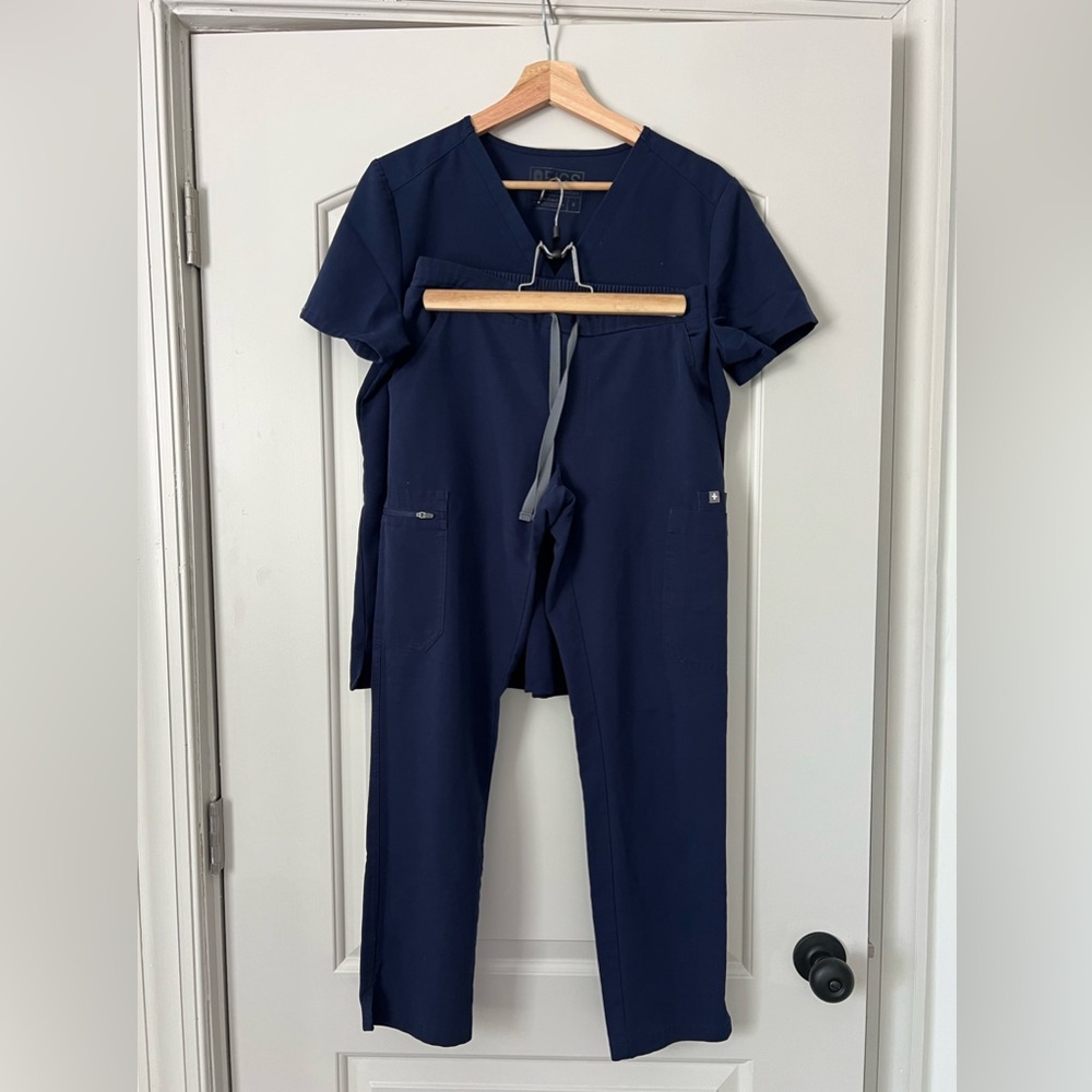 Figs Navy Scrub Set (top S, pants XSP)
